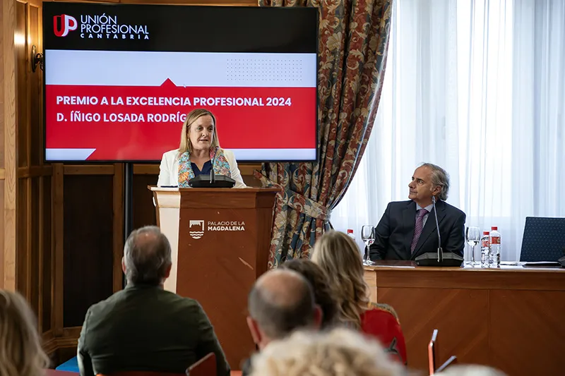  Urrutia resalta la apuesta por la simplificación administrativa como el camino para facilitar el desarrollo económico, la creación de empleo y el crecimiento de Cantabria