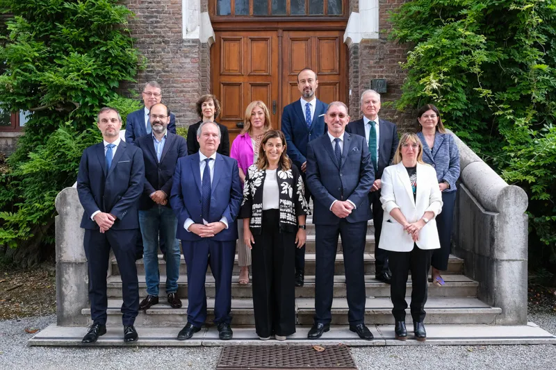  Buruaga garantiza el «respaldo total» del Gobierno al proyecto de transición energética de Solvay y prevé que este año estarán concedidas todas las autorizaciones