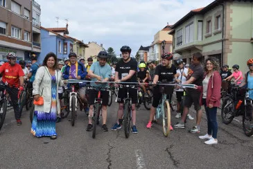  Las familias, protagonistas de la XXVII edición del Día de la bicicleta organizado por el Ayuntamiento de Piélagos  y Proyecto Hombre Cantabria