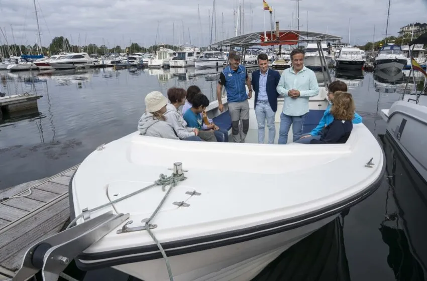  El Ayuntamiento de Camargo programa rutas en barco para interpretar el Espacio Natural Protegido de la Bahía de Santander  