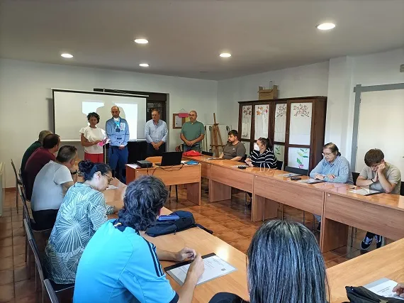  Inaugurado el curso de “Operario de limpieza de parques y jardines” en el aula de formación de la ADL de Cayon