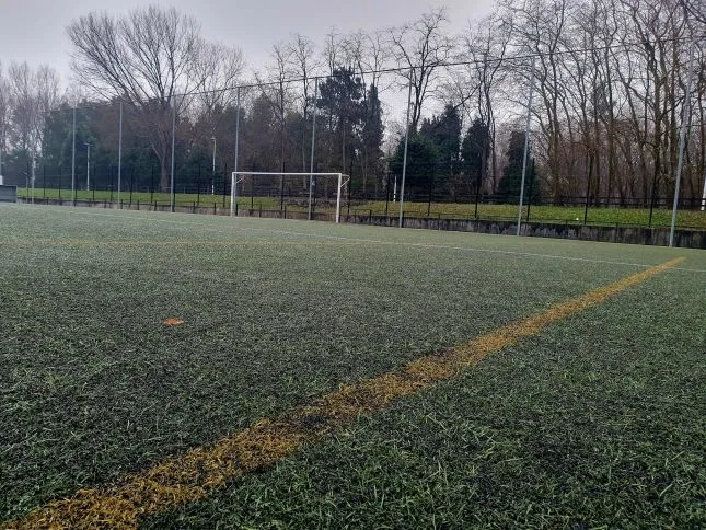  El Ayuntamiento adjudica el cambio del césped artificial del campo de fútbol 2 del complejo Oscar Freire