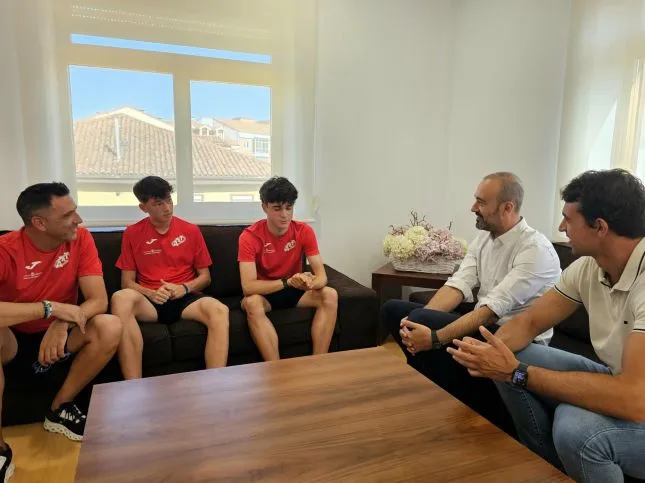 Noticias de Cantabria | El Cántabro | López Estrada felicita a los atletas Aarón Ceballos y Óscar Crespo tras proclamarse campeón y subcampeón de España de 800 y 400 metros