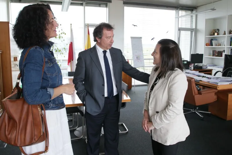 Noticias de Cantabria | El Cántabro | El consejero de Desarrollo Rural y la alcaldesa de Corvera de Toranzo valoran el uso y la titularidad del edificio de la antigua Cámara Agraria