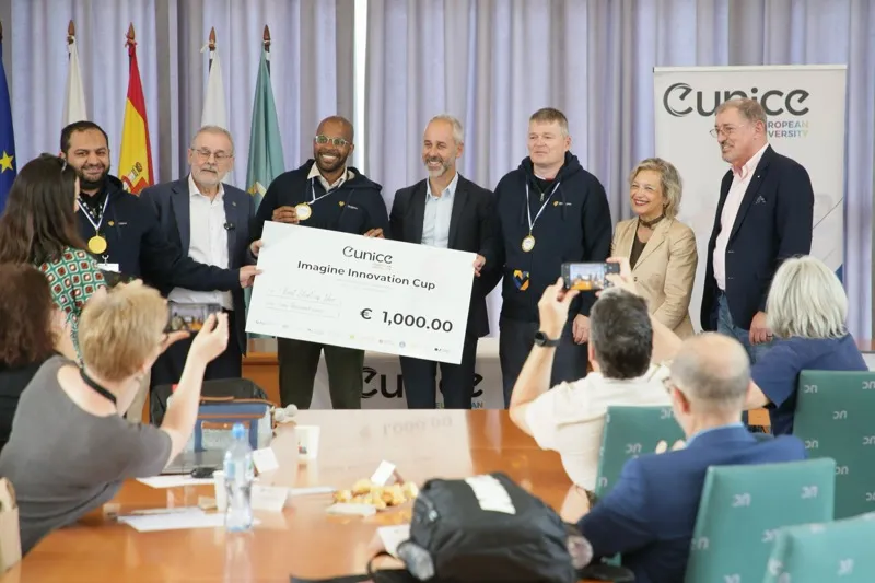 Noticias de Cantabria | El Cántabro | Silva entrega los premios a los equipos ganadores de EUNICE Imagine Innovation Cup como reconocimiento al emprendimiento juvenil