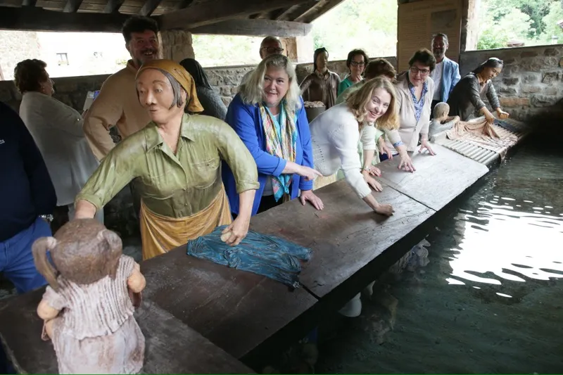 Noticias de Cantabria | El Cántabro | Fernández inaugura el Centro de Interpretación 'Las Lavanderas' que "incrementa" el atractivo de Bárcena Mayor