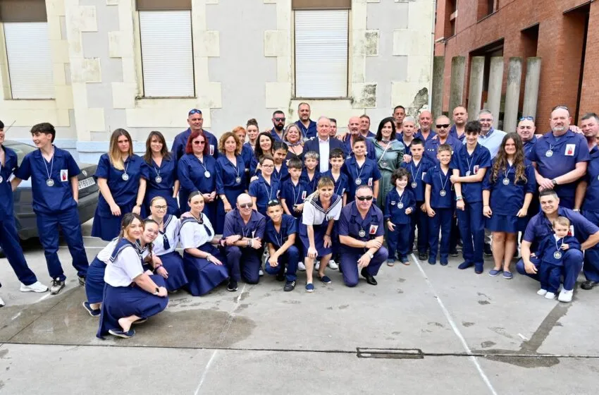 Noticias de Cantabria | El Cántabro | La alcaldesa celebra la Virgen del Carmen con los vecinos del Barrio Pesquero