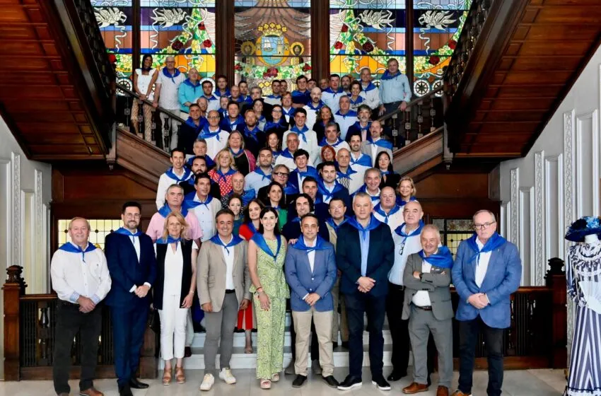  Gema Igual comparte con los alcaldes de Cantabria la tradicional comida del Día de Santiago