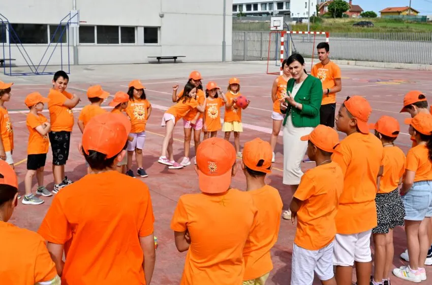  La alcaldesa visita ‘El Veranuco’ y ‘Campus +12’ y destaca la calidad de los programas veraniegos
