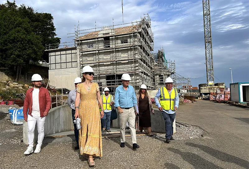 Noticias de Cantabria | El Cántabro | Eva Guillermina Fernández destaca el avance "según lo previsto" de las obras de rehabilitación del palacio Jaime del Amo que estarán finalizadas este año