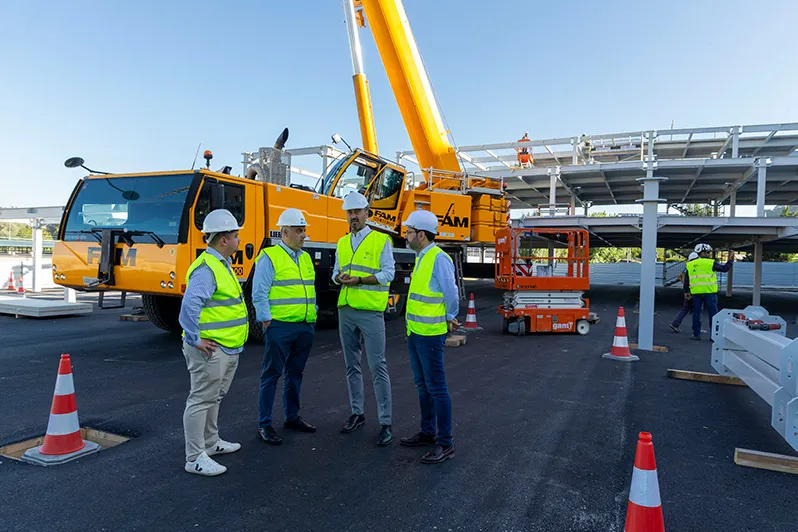 Noticias de Cantabria | El Cántabro | Roberto Media visita las obras del parking en altura de La Carmencita que estará terminado a finales de este año