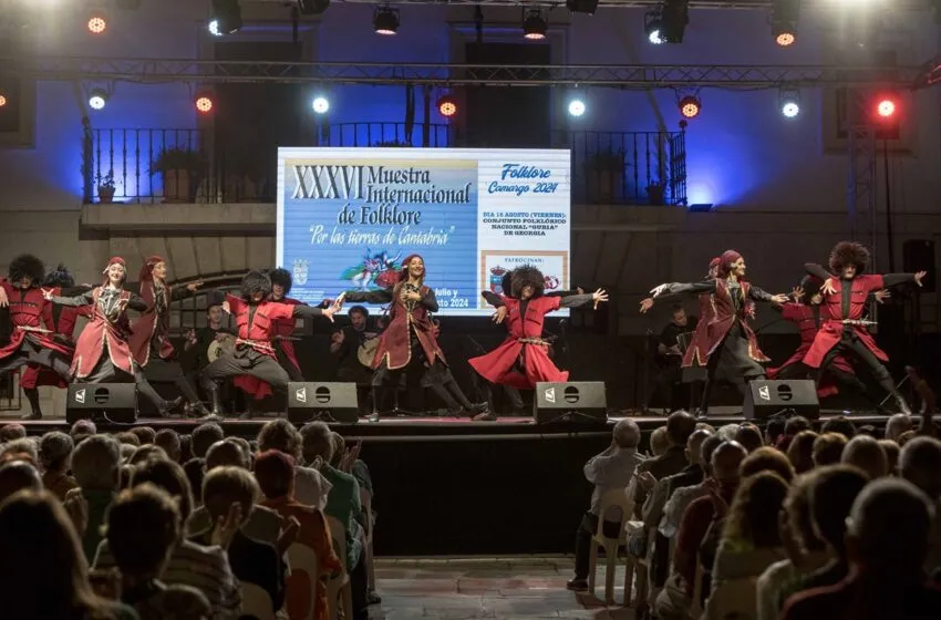  El Festival de Verano cierra la 43ª edición con las voces de Jueves de Boleros y la percusión cómica de Yllana y Töthem