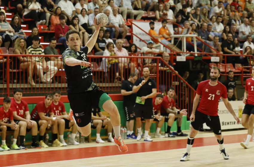  El Bathco BM Torrelavega vence en su torneo y mira a la Supercopa Ibérica