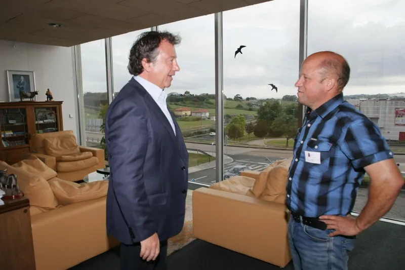 Noticias de Cantabria | El Cántabro | Pablo Palencia aborda con el alcalde de Bárcena de Pie de Concha la reparación de varias pistas forestales