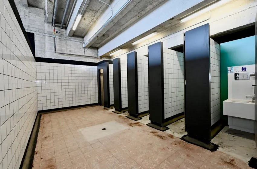 Noticias de Cantabria | El Cántabro | El Ayuntamiento continúa trabajando en la renovación de los baños de los Campos de Sport