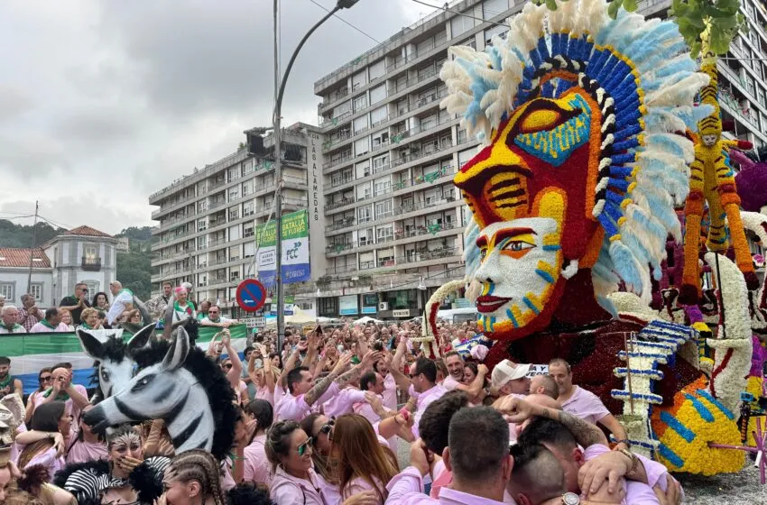 Noticias de Cantabria | El Cántabro | La carroza Una y mil veces de Mi Vida Loca logra el primer premio de la 113 edición de la Batalla de Flores