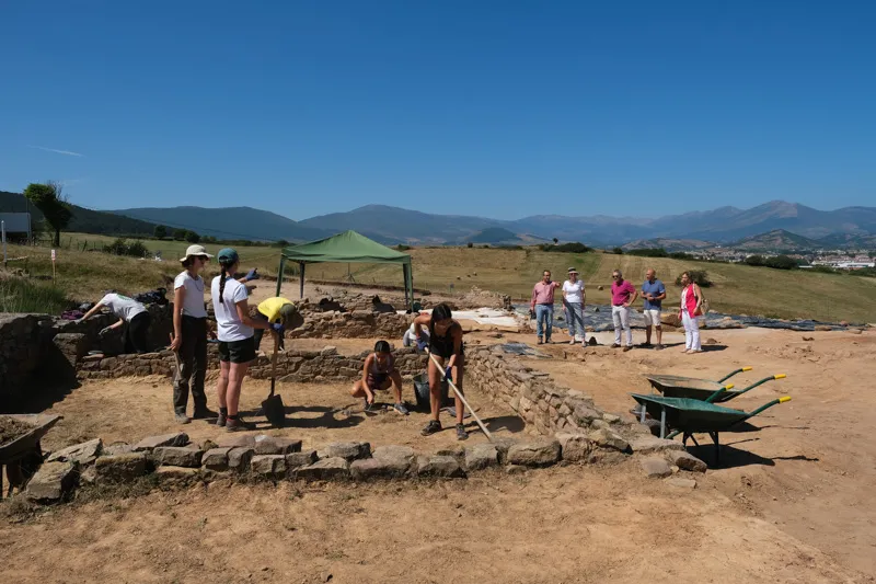  Eva Guillermina Fernández visita varios enclaves culturales de Campoo para conocer su estado y coordinar su mantenimiento