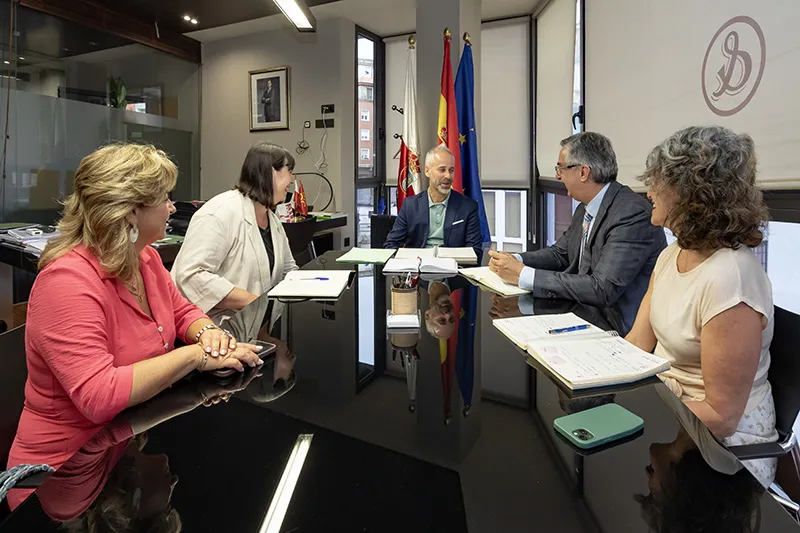  Educación estudia distintas fórmulas de colaboración con el Clúster Marítimo de Cantabria