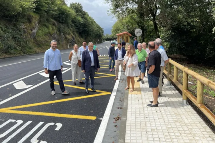 Noticias de Cantabria | El Cántabro | Fomento instala en Jesús del Monte un apartadero con marquesina para proteger a los usuarios del transporte público por carretera