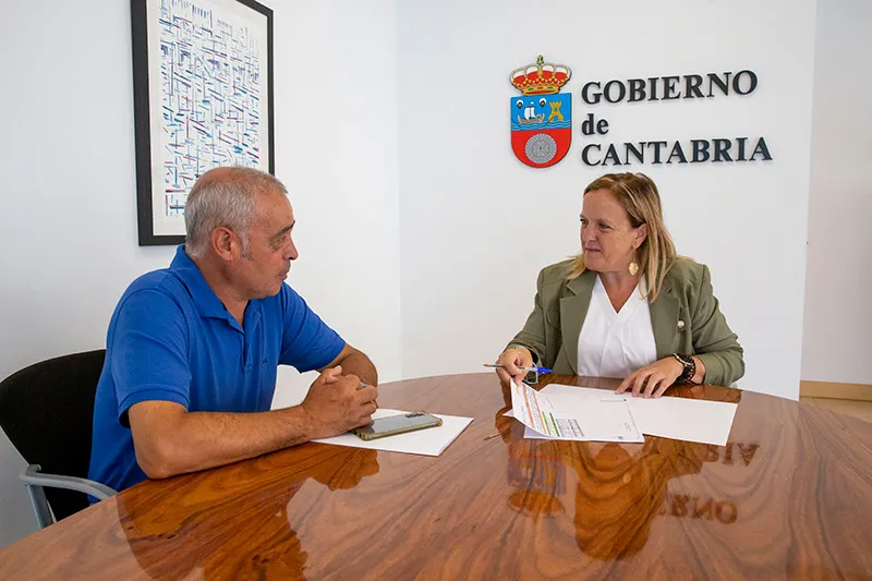 Noticias de Cantabria | El Cántabro | Isabel Urrutia estudia con el alcalde de Arenas de Iguña las necesidades del municipio