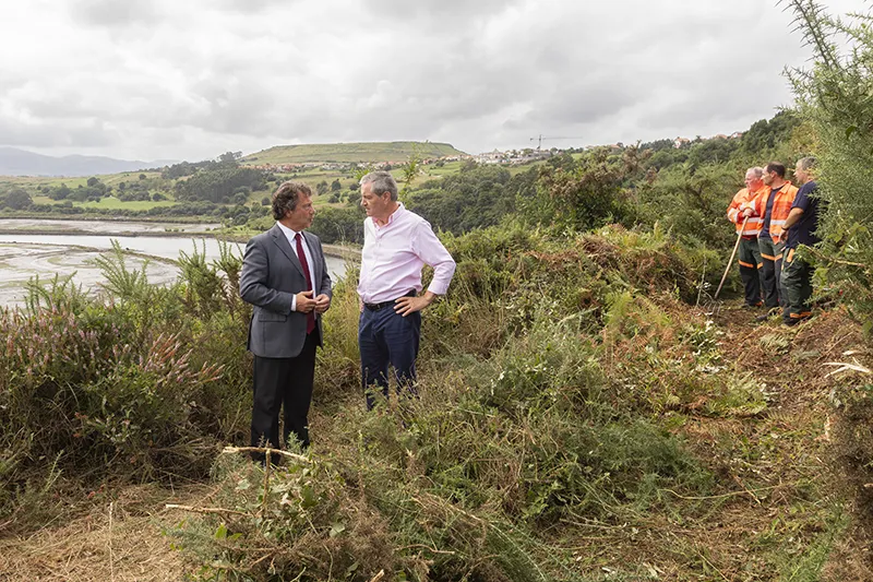 Noticias de Cantabria | El Cántabro | Palencia visita el comienzo de los trabajos de recuperación de un tramo del Camino de Santiago en Suances