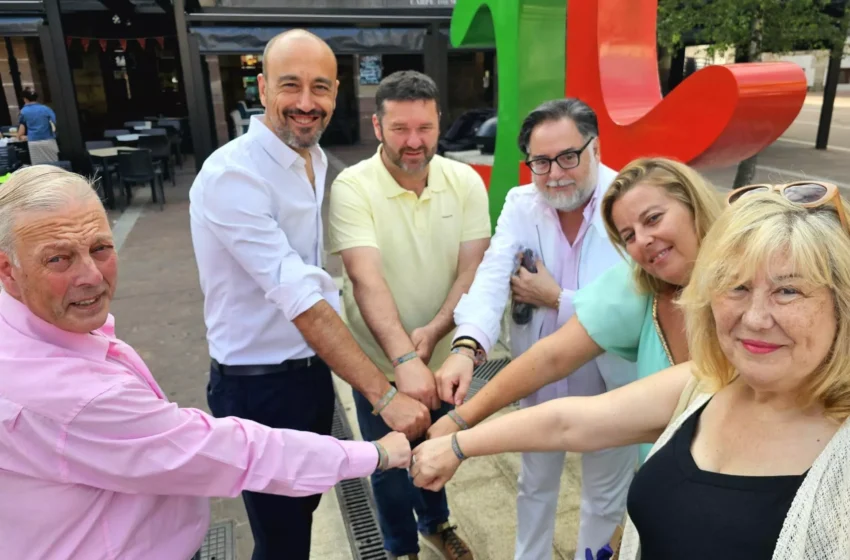 Noticias de Cantabria | El Cántabro | Las asociaciones EmTorre, Apemecac, Oteando y ACET Tanos regalan 12.000 pulseras de la Patrona entre sus clientes