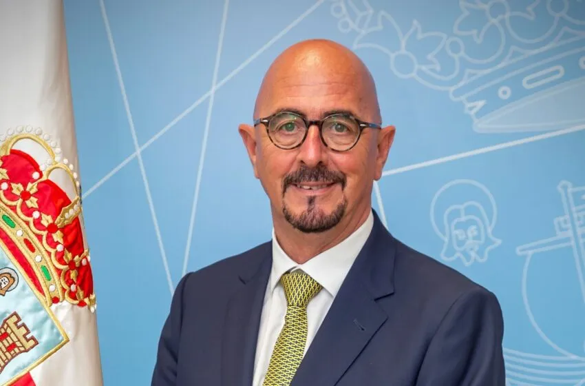 Noticias de Cantabria | El Cántabro | César Pascual llama a trabajar diariamente "con pasión" para avanzar en el ejercicio de la medicina