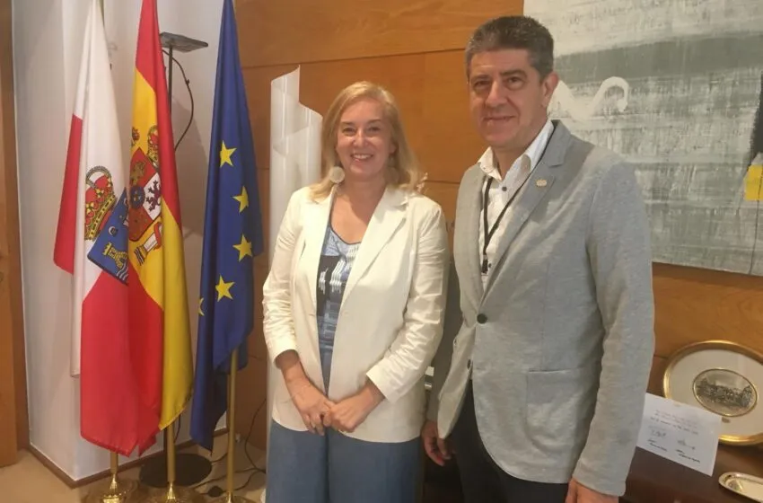 Noticias de Cantabria | El Cántabro | LA PRESIDENTA RECIBE AL DECANO DEL COLEGIO DE CIENCIAS POLÍTICAS Y SOCIOLOGÍA DE CANTABRIA