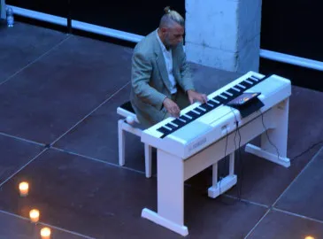 Noticias de Cantabria | El Cántabro | Nacho Ribadulla Viking ofrecerá este lunes un concierto de piano electrónico en la campa del Santuario de la Virgen de Valencia en Vioño