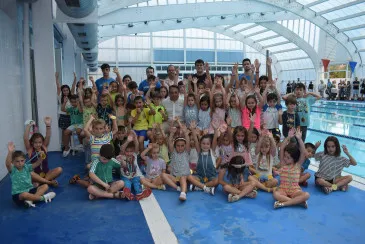 El Ayuntamiento de Piélagos clausura la vigésima edición de los cursos de natación de verano en los que participaron 220 niños