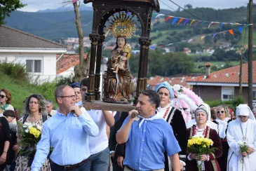 Noticias de Cantabria | El Cántabro | La Virgen de Valencia regresa a casa acompañada de gaitas y flores
