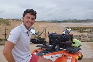 Noticias de Cantabria | El Cántabro | Ricardo Penilla Rivas: trabajar este verano como socorrista en Liencres me ha permitido disfrutar con gente nueva que he conocido