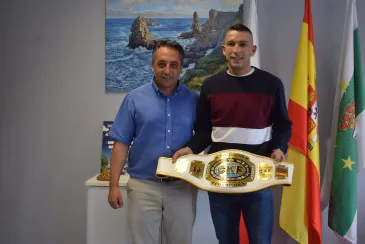 Noticias de Cantabria | El Cántabro | Caramés felicita a Adrián Cidoncha ‘El potro de Zurita’ por el reciente cinturón The Legend amateur obtenido en Renedo
