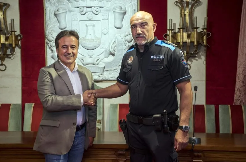 Movellán da la bienvenida al nuevo jefe de la Policía Local de Camargo, el subinspector Tomás Ramos