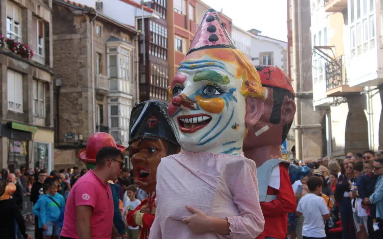 Noticias de Cantabria | El Cántabro | Ocho carrozas y 12 minicarrozas protagonizarán el desfile de esta noche