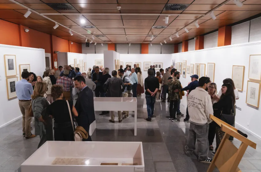 Noticias de Cantabria | El Cántabro | LA UC Y EL PARLAMENTO INAUGURAN LA EXPOSICIÓN ‘MAURO MURIEDAS, TESTIGO SOCIAL’