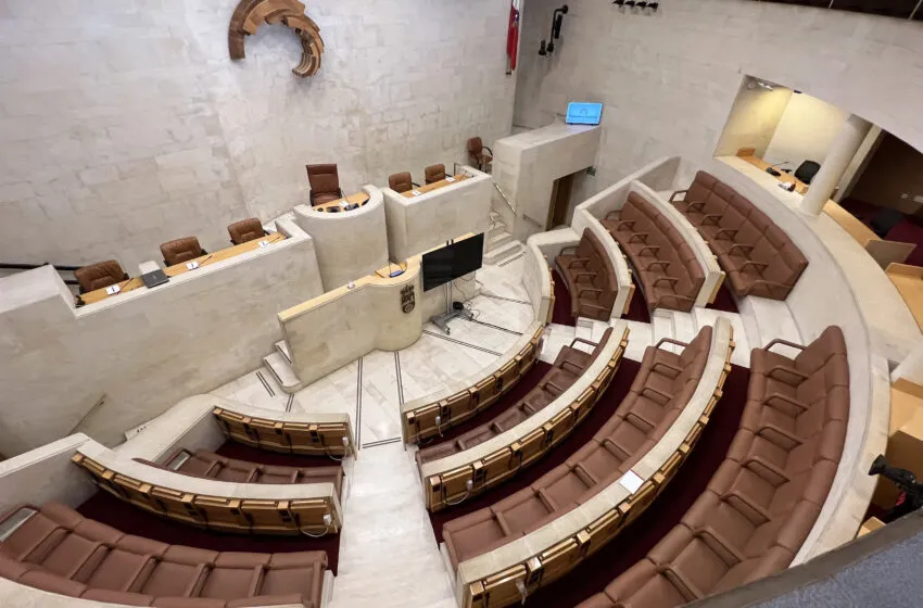  Sanidad, dependencia y autónomos centran el próximo Pleno del Parlamento de Cantabria