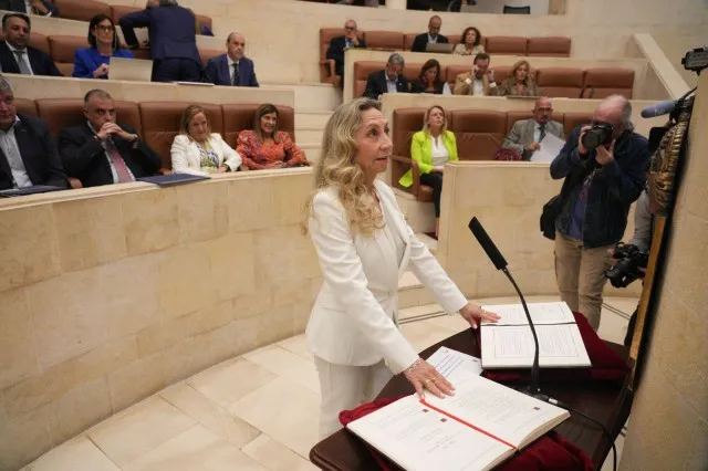 Noticias de Cantabria | El Cántabro | Patricia Velasco toma posesión como diputada regional del PP