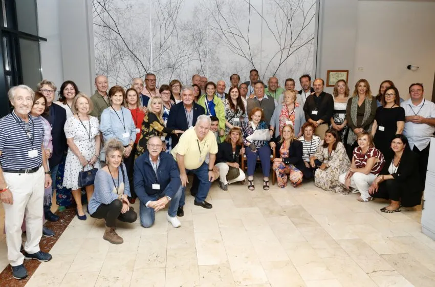 Urrutia da la bienvenida a los representantes de las 24 Casas de Cantabria que participan en el X Encuentro de hermandad