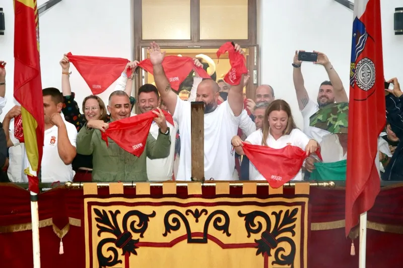 Noticias de Cantabria | El Cántabro | Roberto Media comparte con los vecinos de Ampuero el arranque de las fiestas de la Virgen Niña