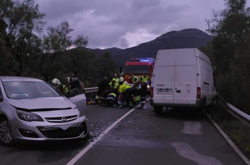  Un herido grave y dos leves en una colisión en Argoños