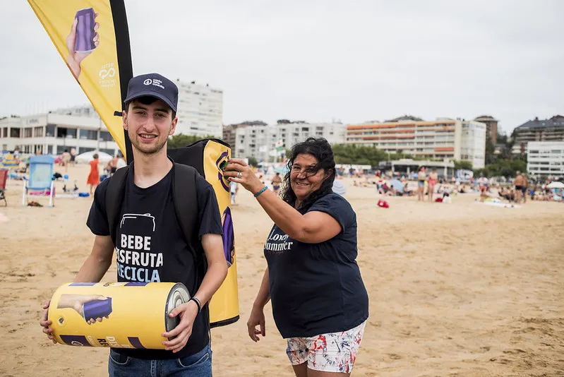 Noticias de Cantabria | El Cántabro | Santander destaca el éxito de la campaña ‘Tu lata al amarillo’ en las playas de la ciudad