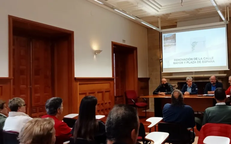 Noticias de Cantabria | El Cántabro | El Ayuntamiento presenta a los reinosanos el proyecto de “Renovación de la Calle Mayor y la Plaza de España”