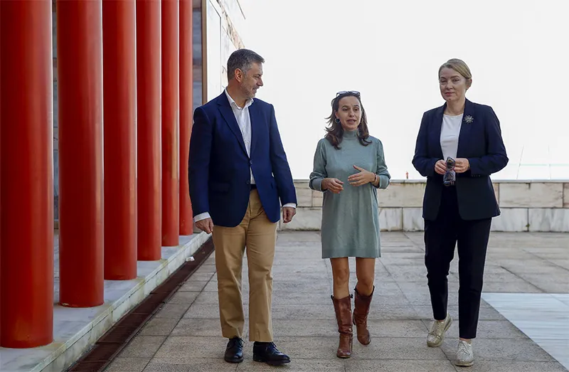 Noticias de Cantabria | El Cántabro | Martínez Abad felicita a Escena Miriñaque, ganadores del Premio Nacional de Artes Escénicas para la Infancia y la Juventud 2024 por su espectáculo 'tA'