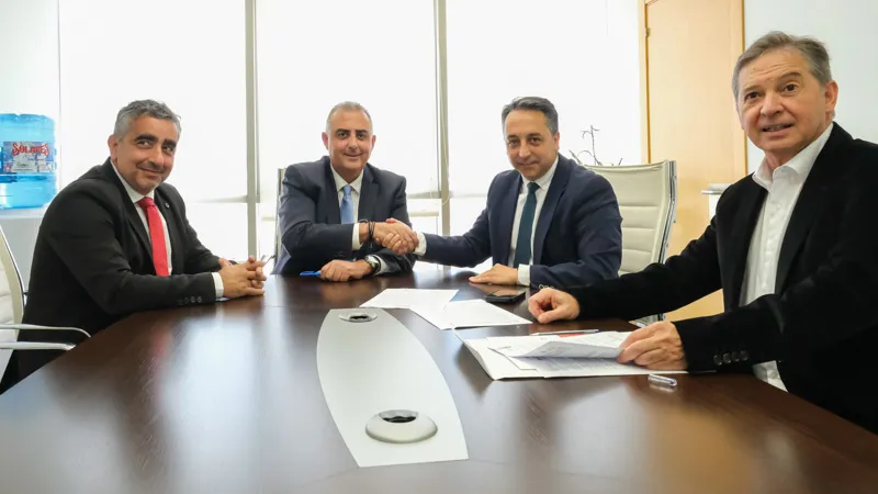 Noticias de Cantabria | El Cántabro | Fomento y el Ayuntamiento de Piélagos firman el convenio para la cesión de la parcela destinada a la construcción de 7 viviendas de alquiler a precios asequibles en Liencres