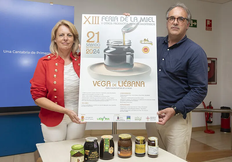 Noticias de Cantabria | El Cántabro | La consejera de Desarrollo Rural destaca la "variedad, calidad y excelencia" de la miel de Liébana