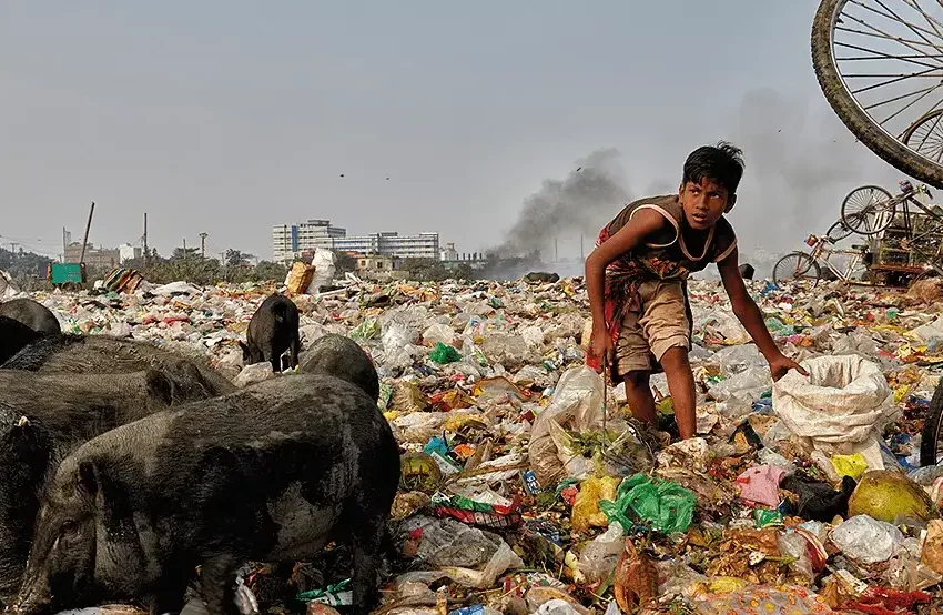 Noticias de Cantabria | El Cántabro | El Centro Nacional de Fotografía acoge la exposición ‘De Paz y Guerras’