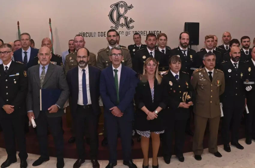Noticias de Cantabria | El Cántabro | La Policía Local de Torrelavega festeja San Miguel Arcángel con la entrega de distinciones