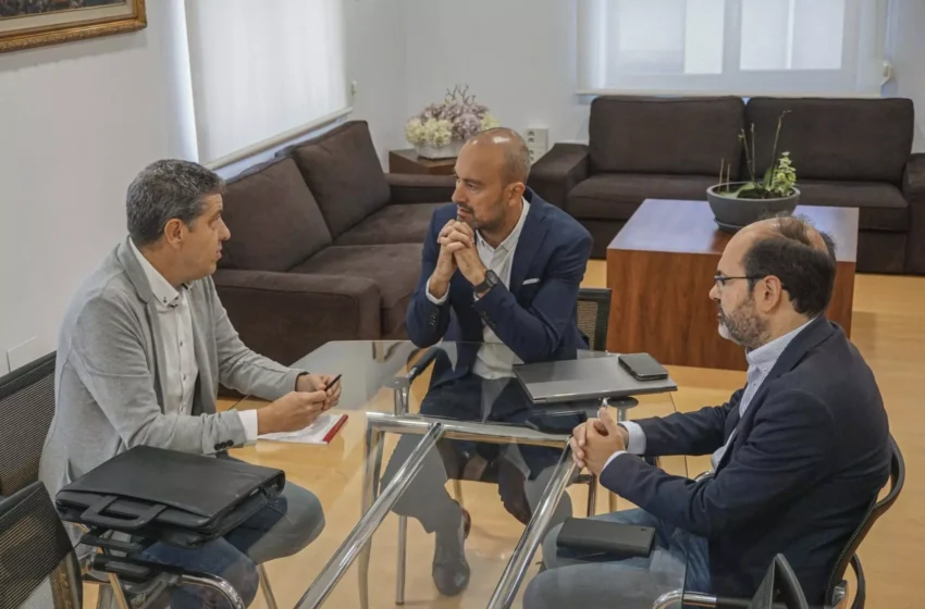 Noticias de Cantabria | El Cántabro | Primera reunión entre el Ayuntamiento y el Colegio de Ciencias Políticas y Sociología de Cantabria