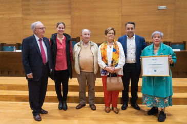 Noticias de Cantabria | El Cántabro | UNATE distingue a Carmen Méndez como socia de honor por su trabajo como presidenta de la extensión cultural de la institución en Piélagos